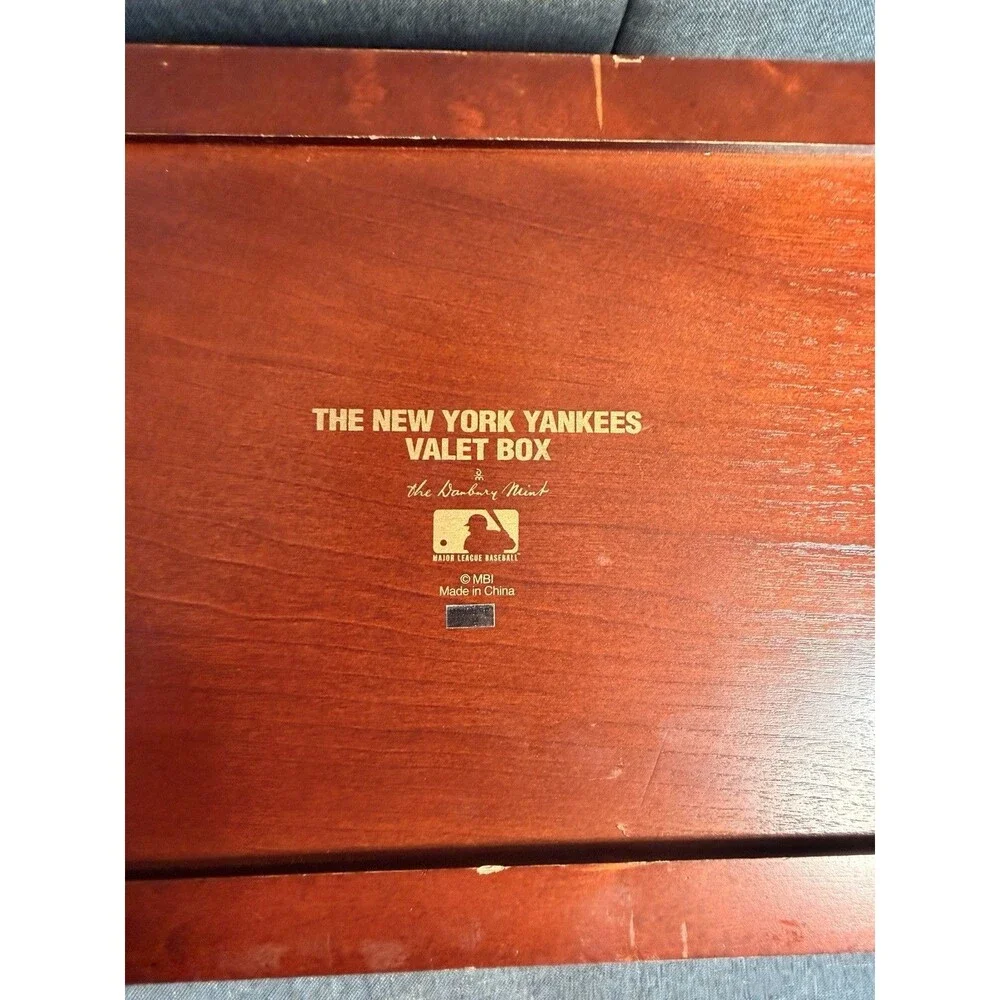 Danbury Mint NY Yankees 2004 Wood Valet Box with Lined Drawer MLB Collectible